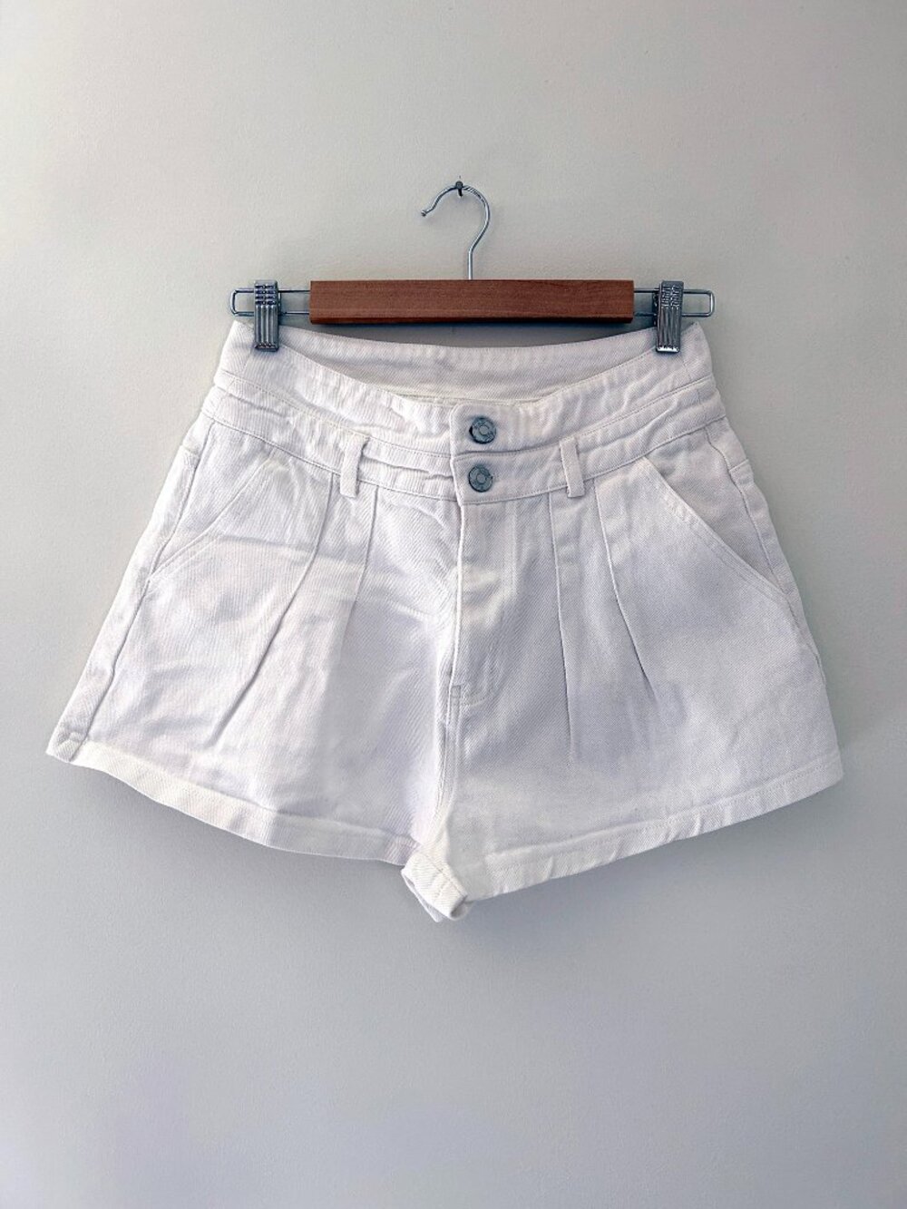 PaperMoon Junior's White Jean Shorts Size L - High Waisted, Pleated MSRP $48